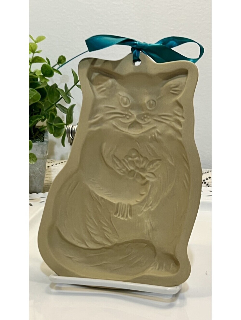 Brown Bag Cookie Art Stoneware Mold 1983 Sitting Cat Retired